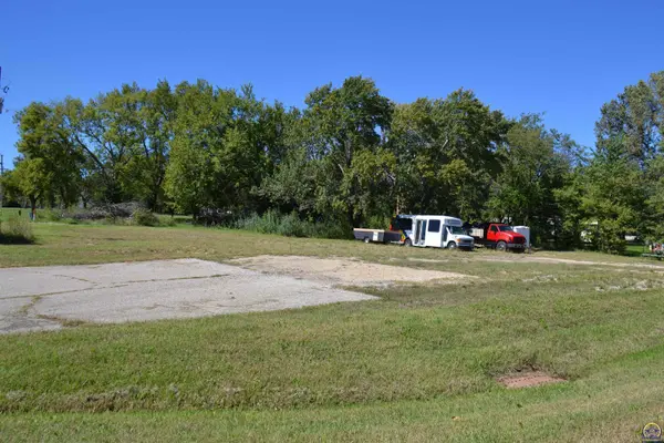1106 S Topeka AVE, Lyndon, KS 66451-9999