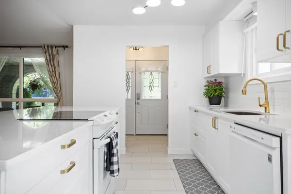684 Macyoung DR, Kincardine, ON N2Z 1S9
