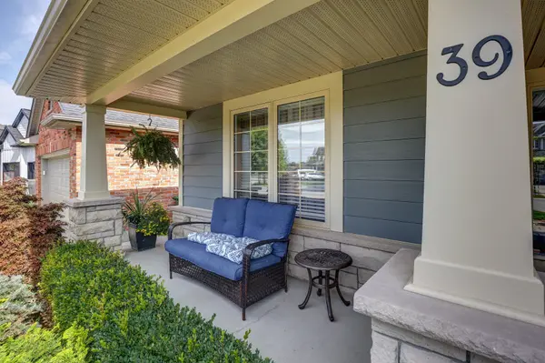 39 Hickory LN, St. Thomas, ON N5R 6K9
