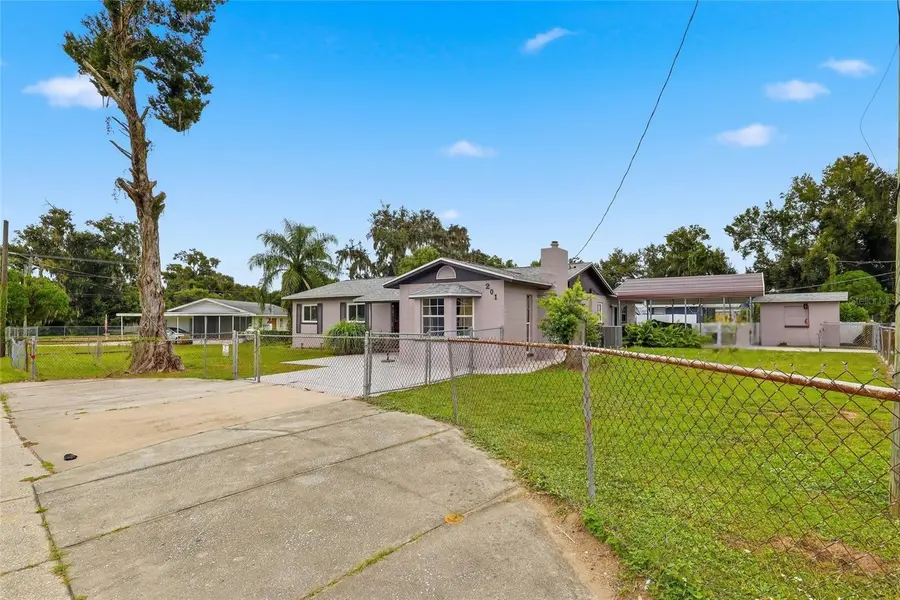 201 E WHEELER RD, Seffner, FL 33584