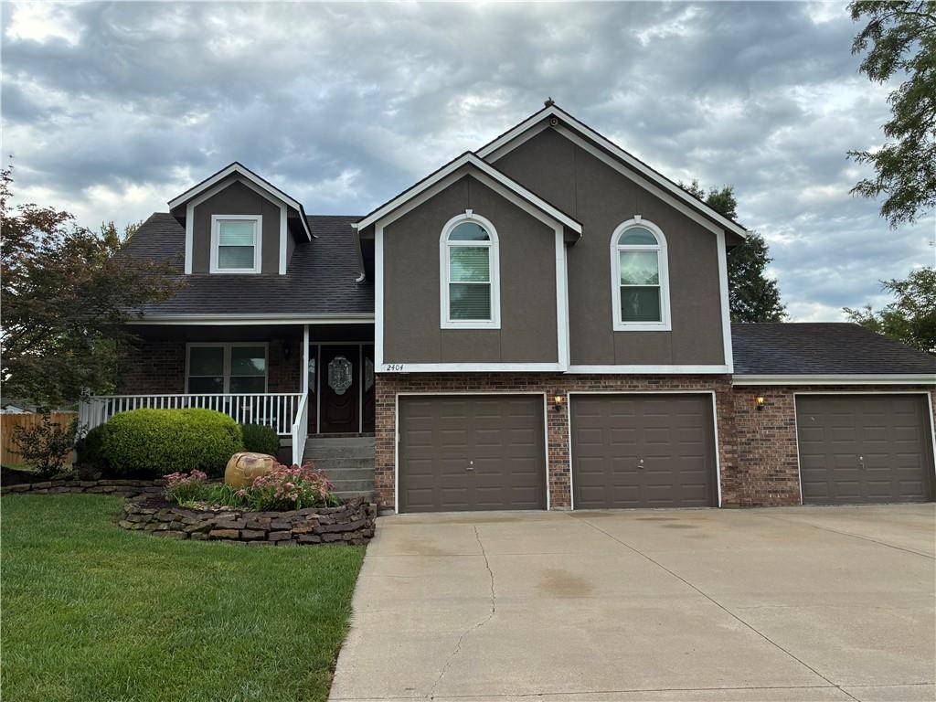 2404 SW Still Meadows LN, Blue Springs, MO 64015
