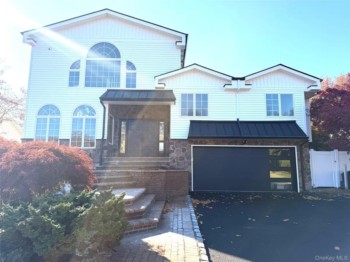 65 Mellow LN, Jericho, NY 11753