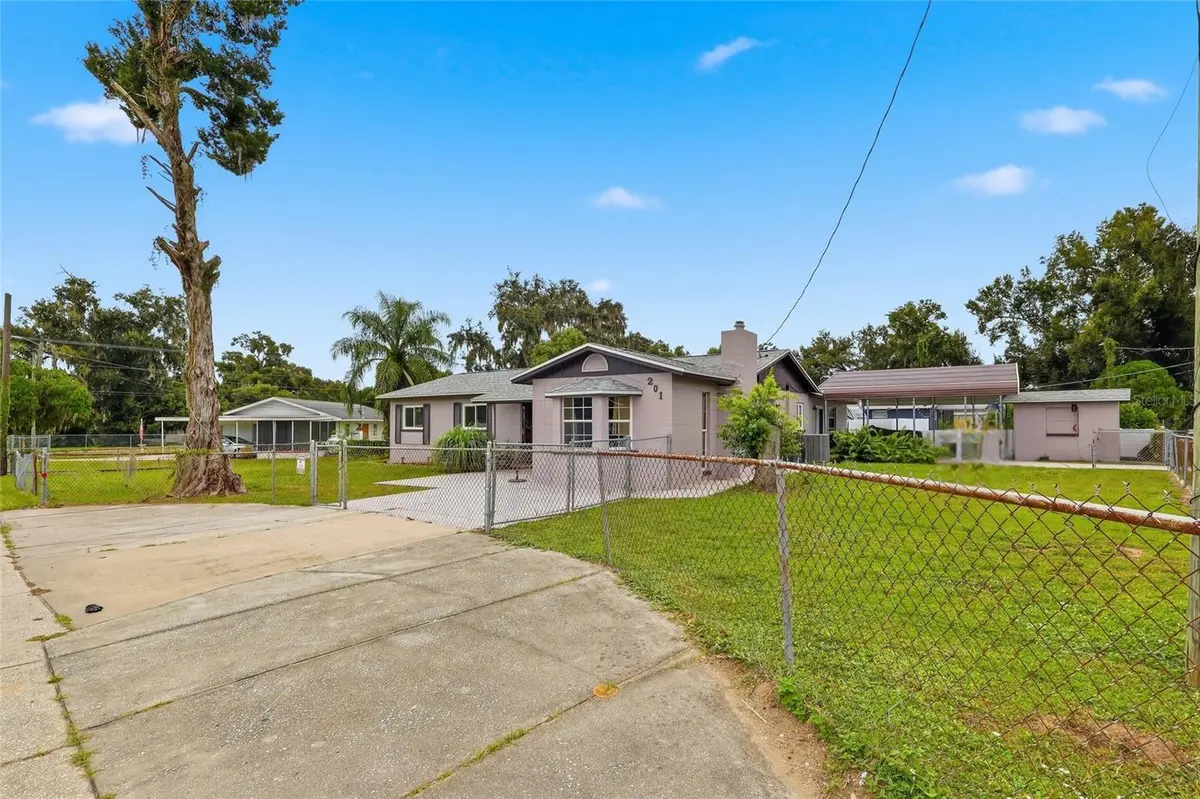 201 E WHEELER RD, Seffner, FL 33584
