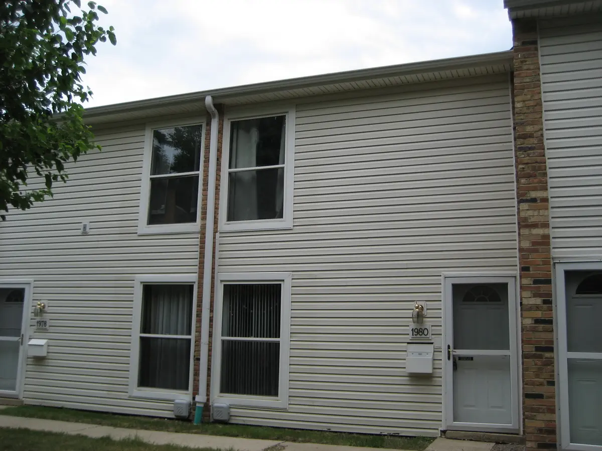 1980 Huntington BLVD, Hoffman Estates, IL 60169
