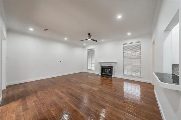 816 S Havenwood Lane, Fort Worth, TX 76112