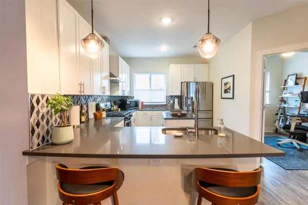 2827 Manor RD #2202, Austin, TX 78722