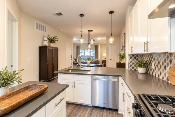 2827 Manor RD #2202, Austin, TX 78722