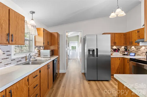 183 Gobbler CIR, Horse Shoe, NC 28742