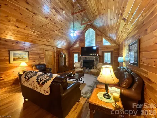 190 Molly DR, Mcgrady, NC 28649