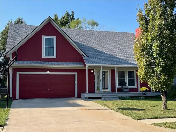 945 E Cottage Creek DR, Gardner, KS 66030