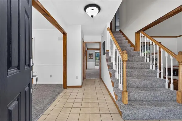 713 NW Eagle Ridge CIR, Lee's Summit, MO 64081
