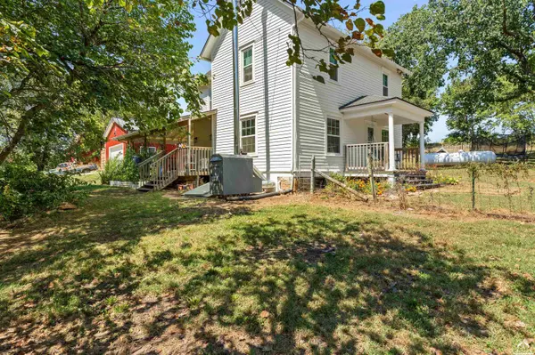1197 E 100 RD, Berryton, KS 66409