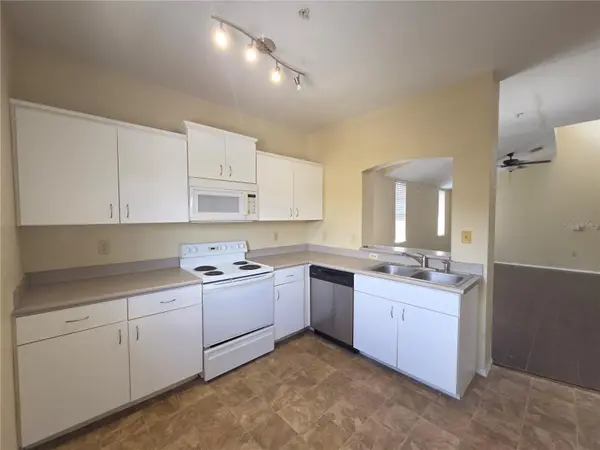 102 VISTA VERDI CIR #320, Lake Mary, FL 32746