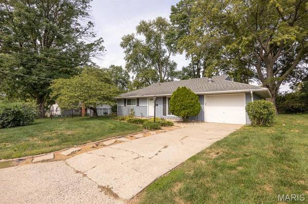 1205 Salem DR, Belleville, IL 62221