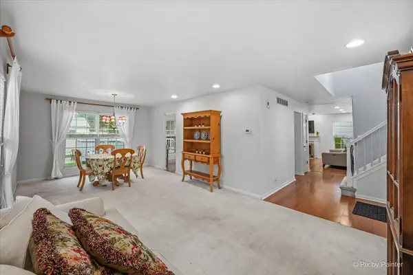 297 Braemar GLN, Bolingbrook, IL 60440