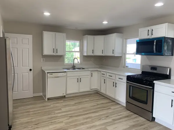 949 Harriet AVE, Aurora, IL 60505
