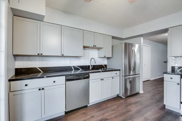 1486 W Jefferson AVE #D, Naperville, IL 60540