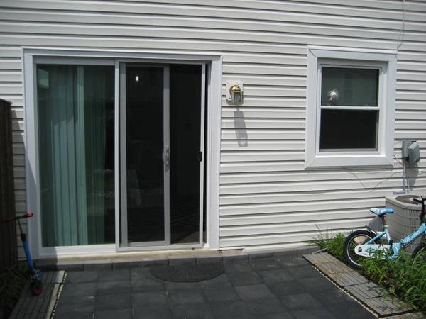 1980 Huntington BLVD, Hoffman Estates, IL 60169