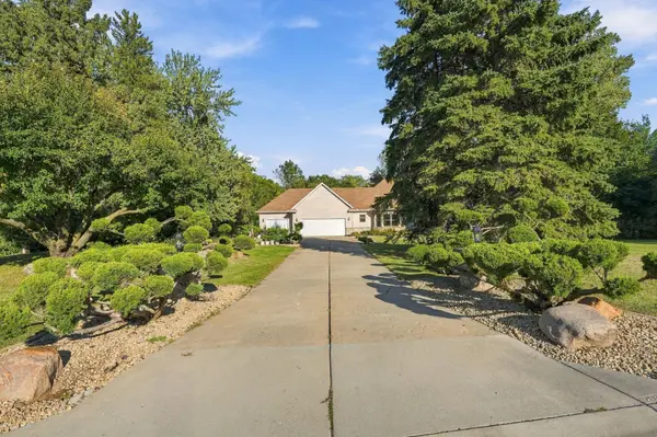 975 Jewel AVE N, Lake Elmo, MN 55042