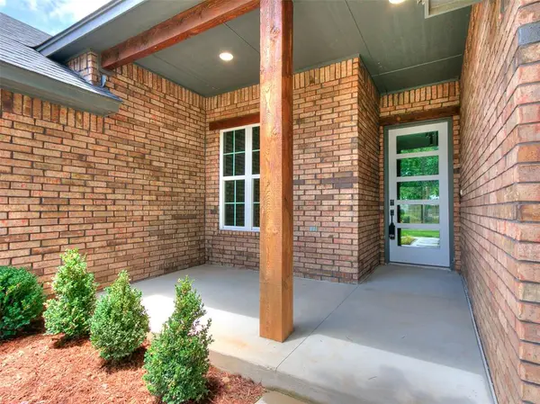 10121 St Patrick DR, Midwest City, OK 73130
