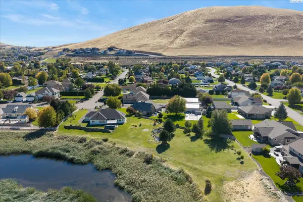 5604 Glenbrook Loop, West Richland, WA 99353