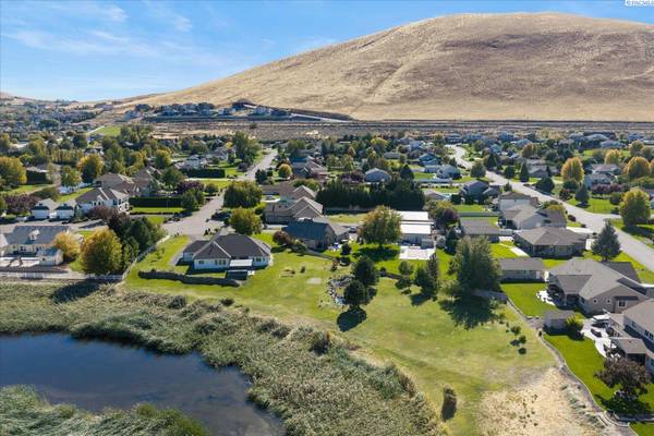 5604 Glenbrook Loop, West Richland, WA 99353
