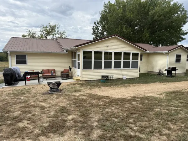 130 S Airport RD, Houston, MO 65483