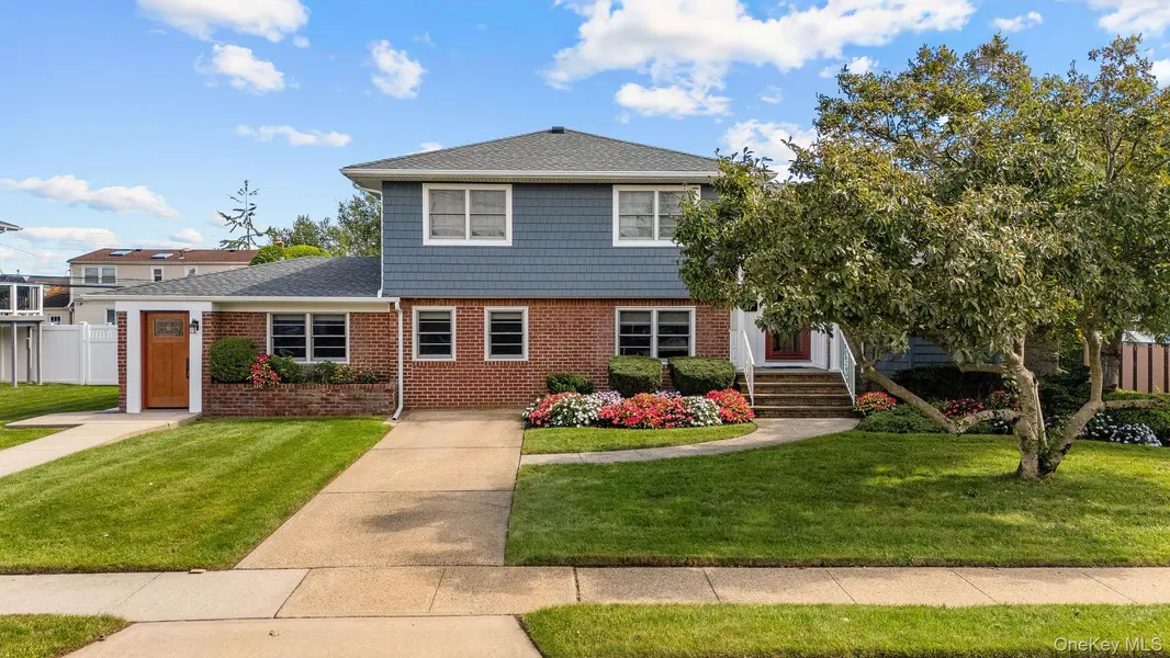 47 Diamond AVE, East Meadow, NY 11554