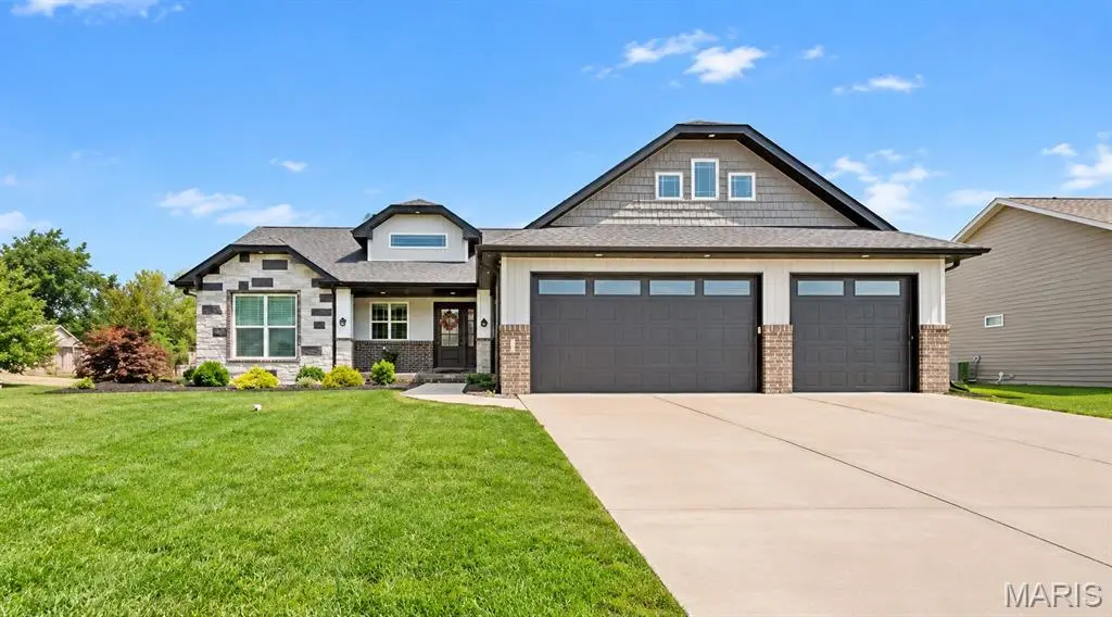 31 Ellington DR, Troy, IL 62294