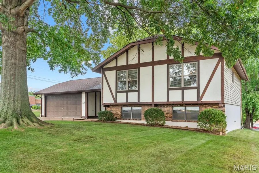 1 Buckingham DR, Washington, MO 63090