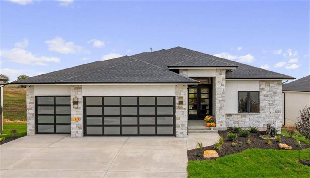 9451 Wild Rose LN, Lenexa, KS 66227