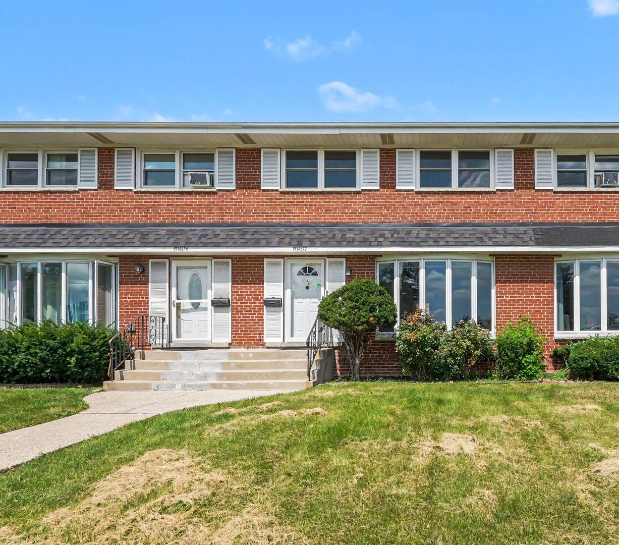 15W632 Virginia LN, Elmhurst, IL 60126