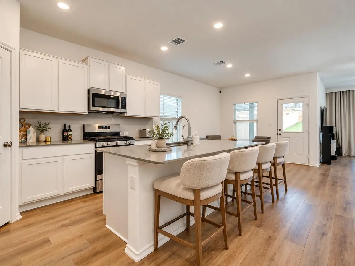 1208 Sweetspire ST, Leander, TX 78641