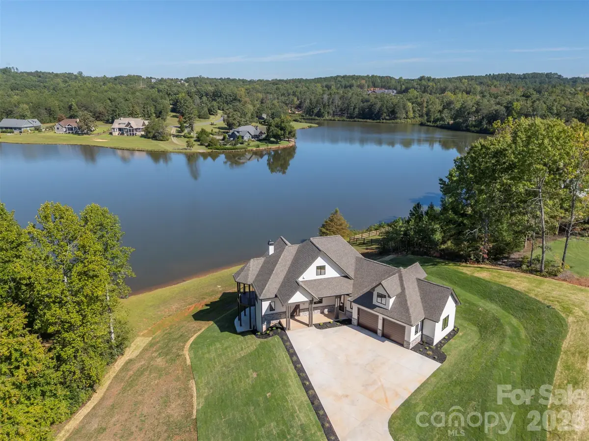 438 Mapleton LN, Columbus, NC 28722