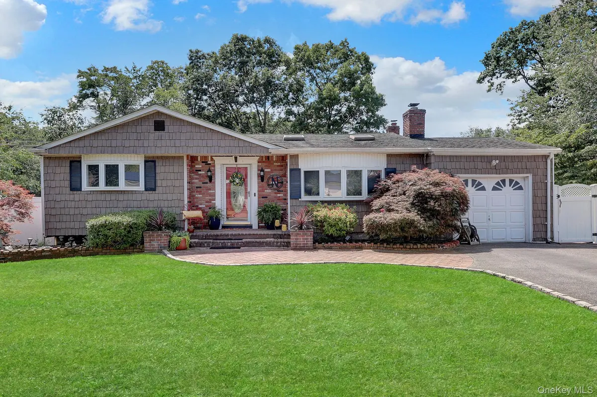 408 Oceanside ST, Islip Terrace, NY 11752