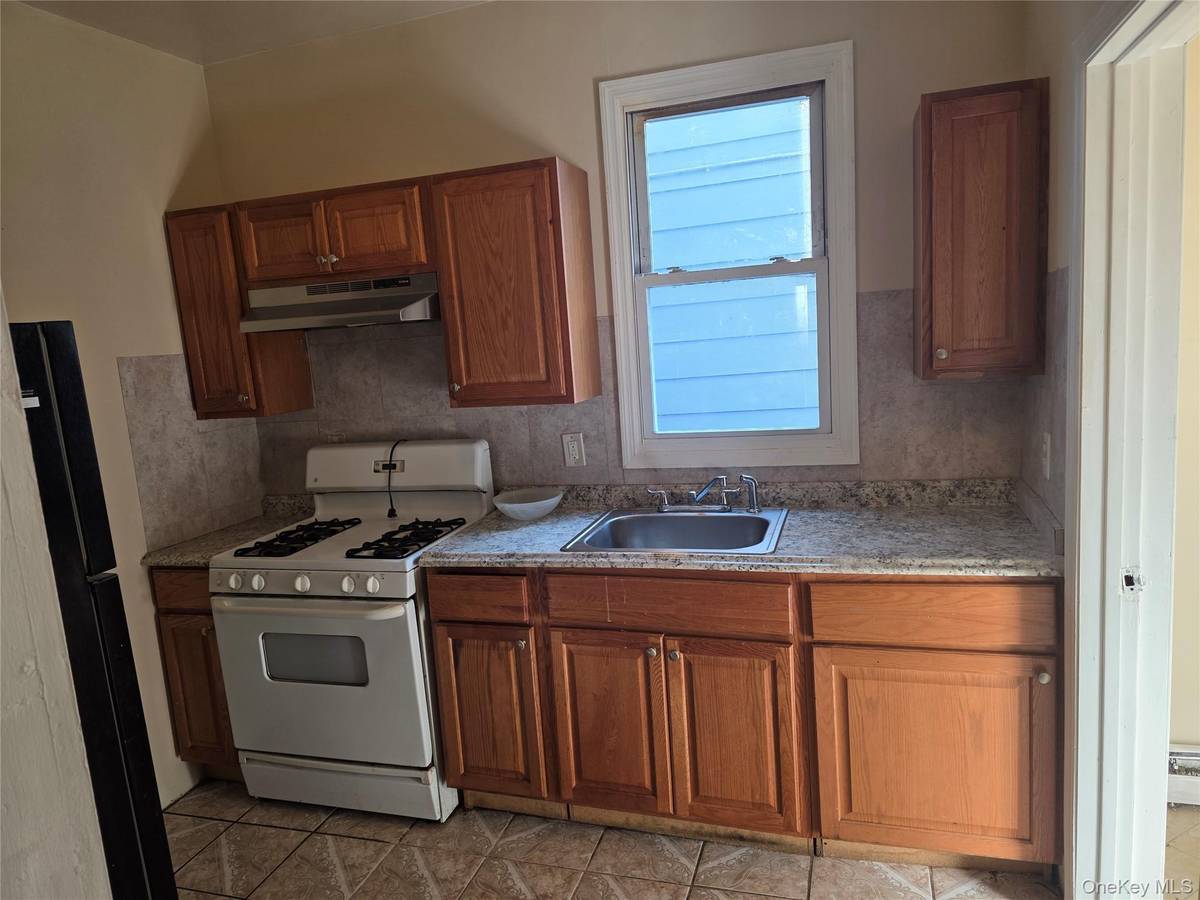 127 W Parmenter ST #1, Newburgh, NY 12550