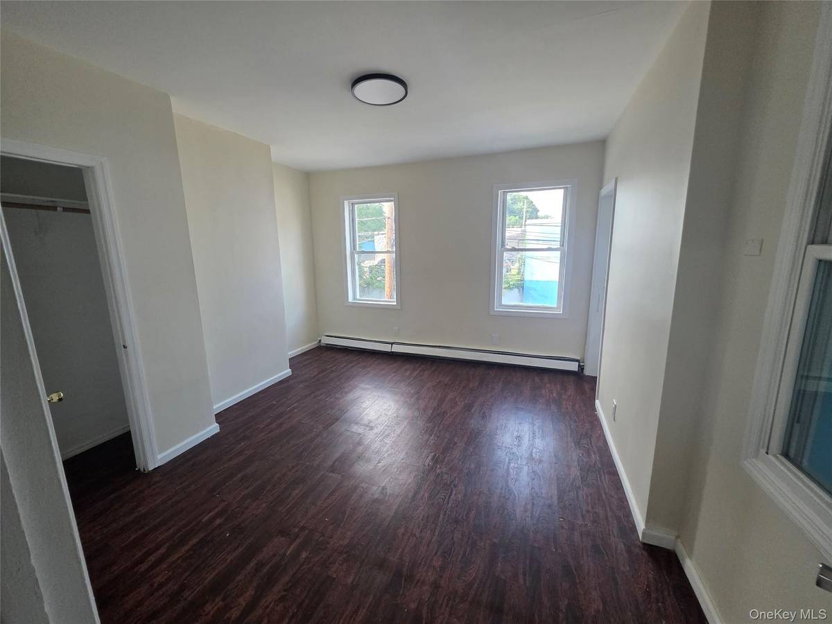127 W Parmenter ST #2, Newburgh, NY 12550