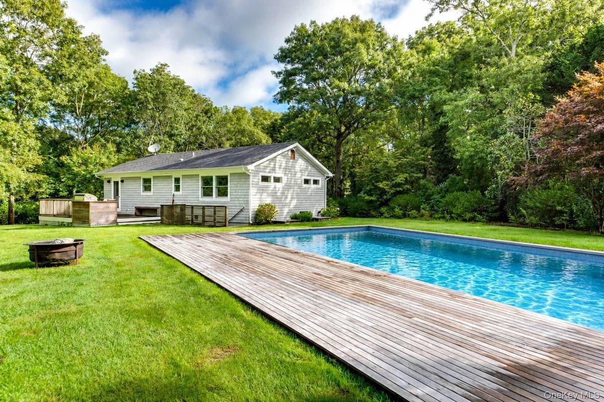 66 Crystal DR, East Hampton, NY 11937