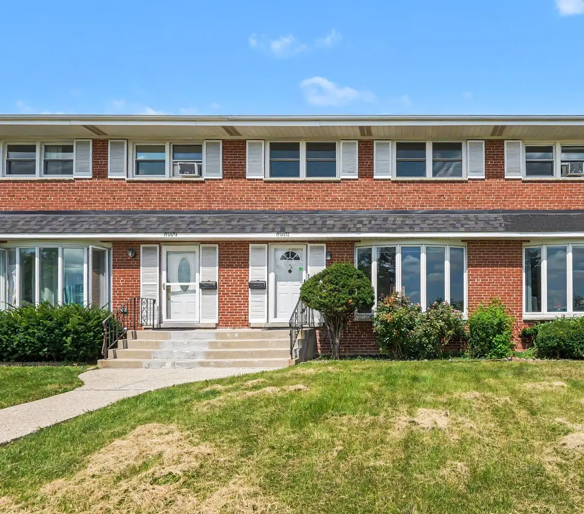 15W632 Virginia LN, Elmhurst, IL 60126
