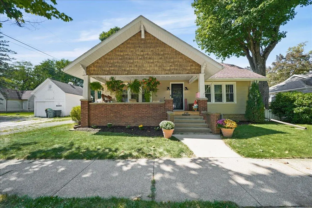 105 N Greenwich ST, Valparaiso, IN 46383