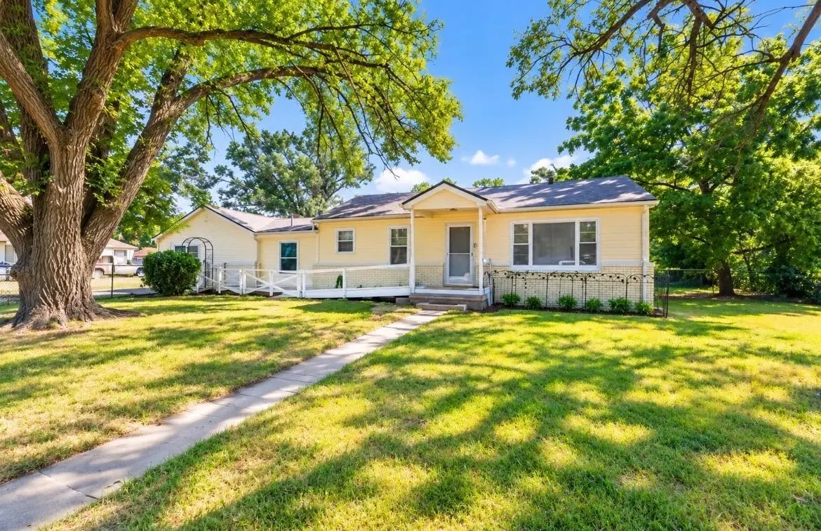 4204 S Bartlow Dr, Wichita, KS 67217-4650