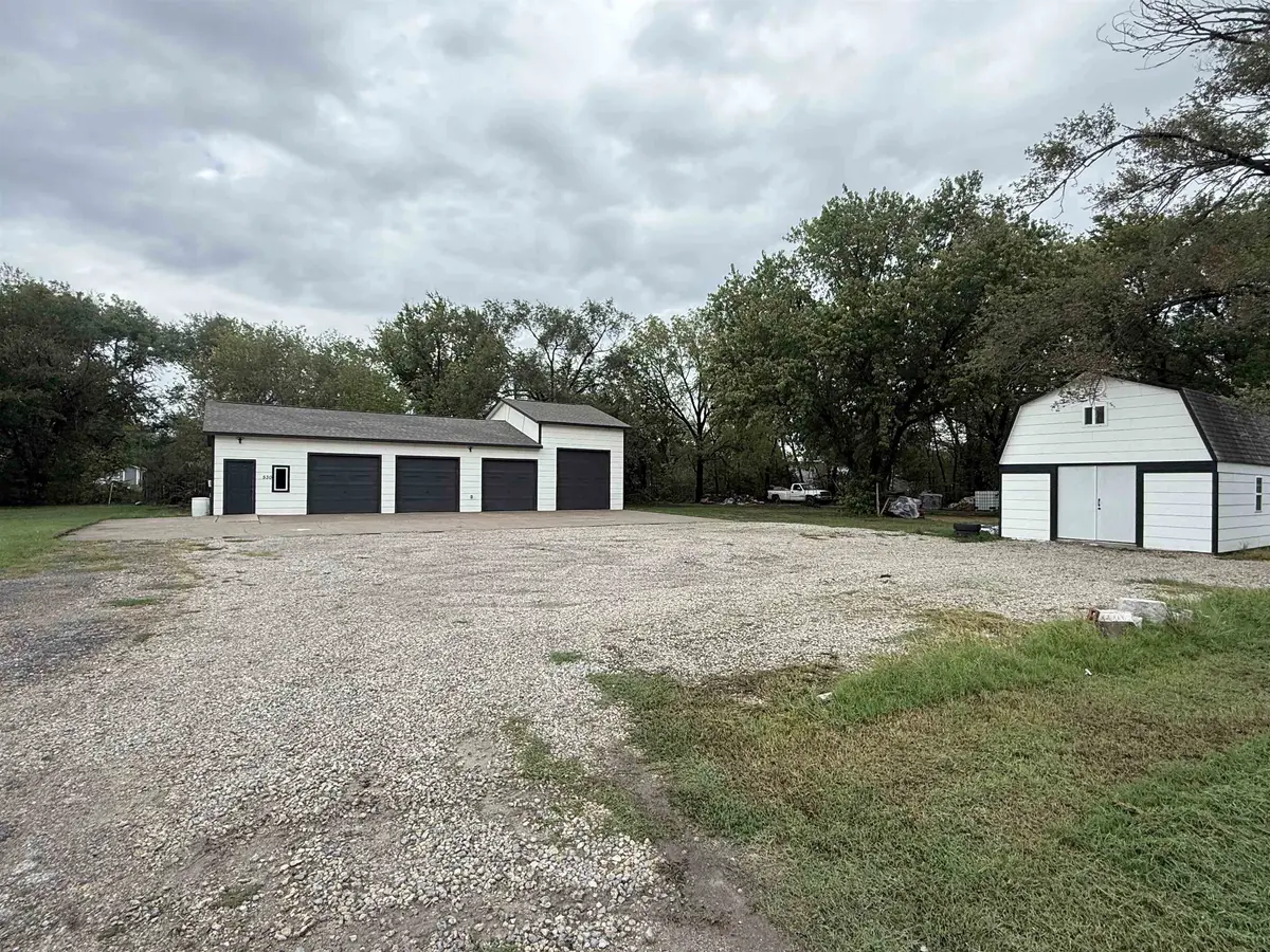 530 W Main St, Valley Center, KS 67147