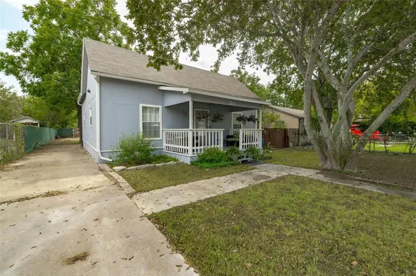 911 W 3rd ST #1-2, Taylor, TX 76574