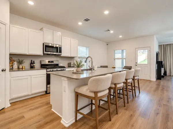 1208 Sweetspire ST, Leander, TX 78641
