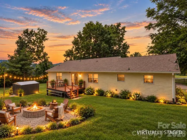 5 Harrison Hill RD, Swannanoa, NC 28778