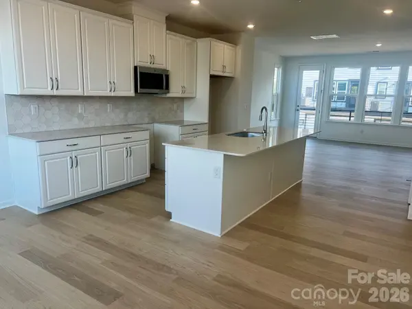 2137 Hawksworth LN, Charlotte, NC 28262