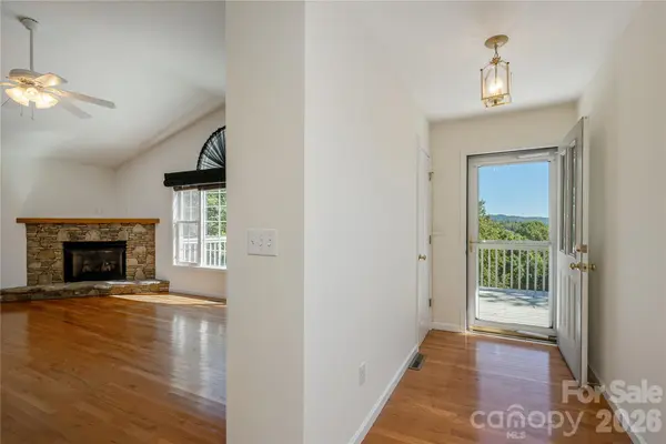 219 Greens View DR, Horse Shoe, NC 28742