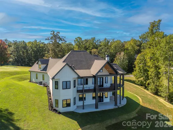438 Mapleton LN, Columbus, NC 28722