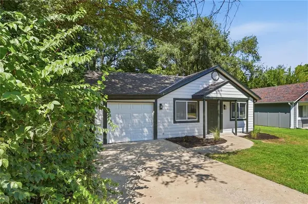 607 N Chestnut ST, Olathe, KS 66061