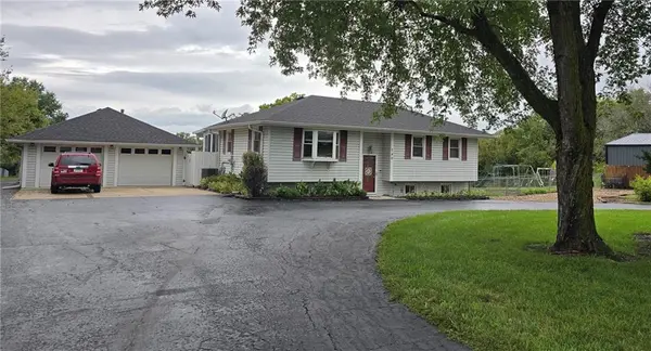740 N 141st ST, Bonner Springs, KS 66012
